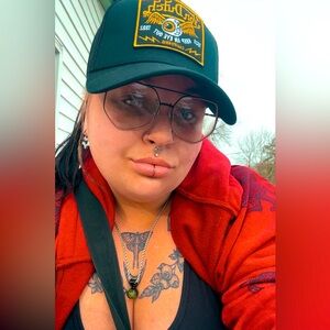 Meet your Posher, Posh